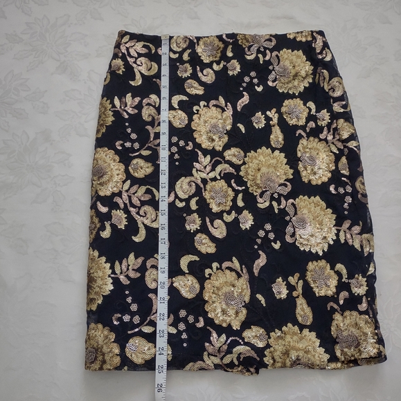 2 piece Gold sequins floral embroidered top + pencil skirt co-ords - Picture 8 of 14